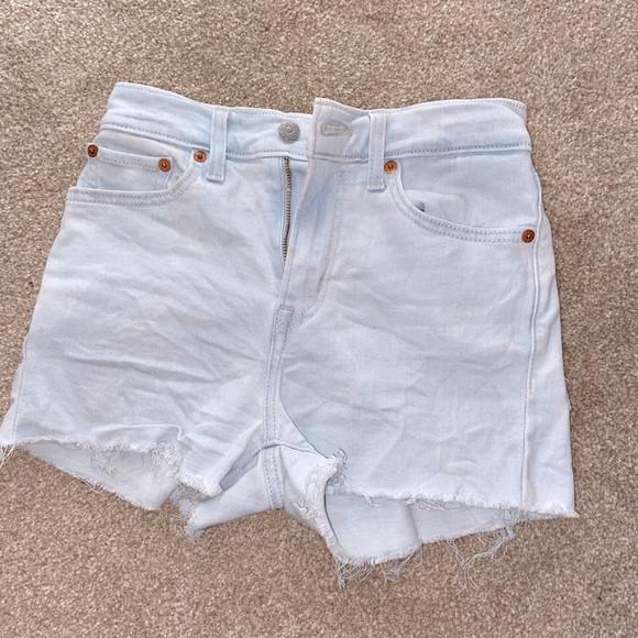 Levi shorts - Picture 2 of 8